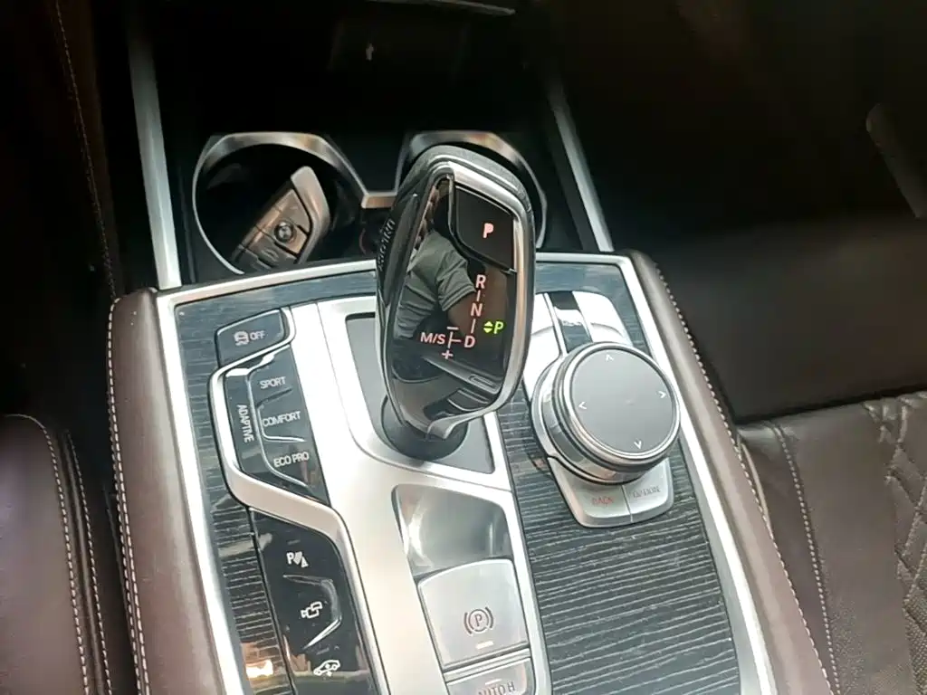 BMW 7 Series — миниатюра 14
