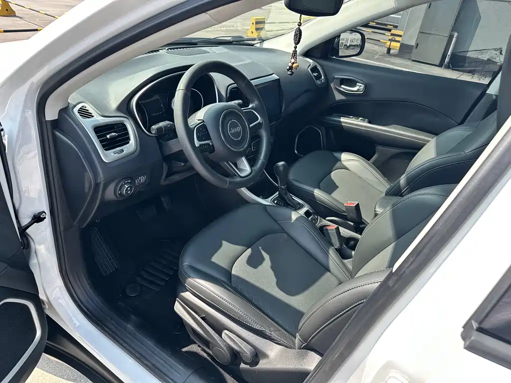 Jeep Compass — миниатюра 9