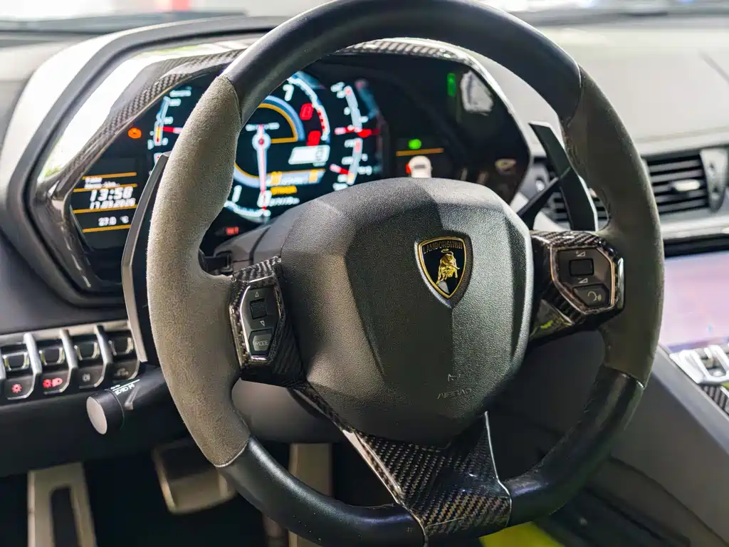 Lamborghini Aventador — миниатюра 10