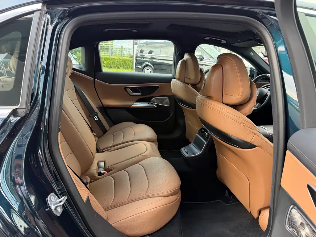 Mercedes-Benz E-Class — миниатюра 21