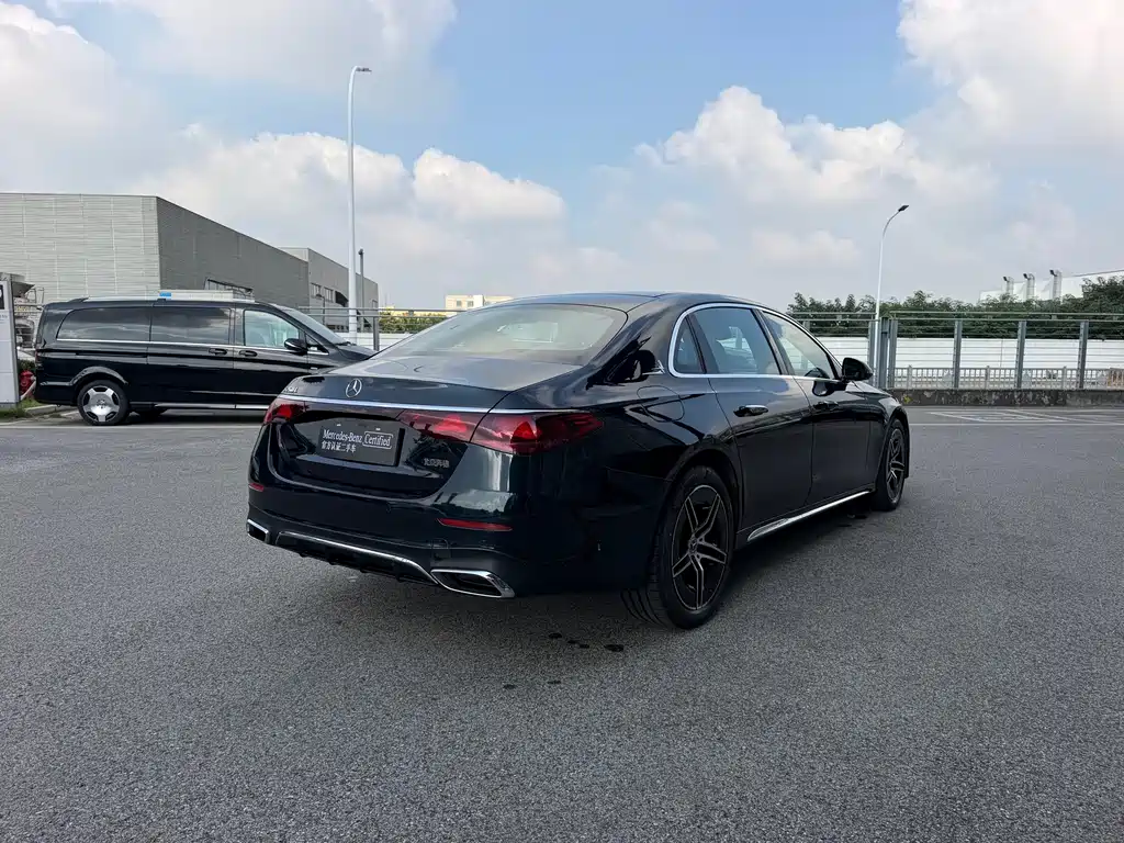 Mercedes-Benz E-Class — миниатюра 12
