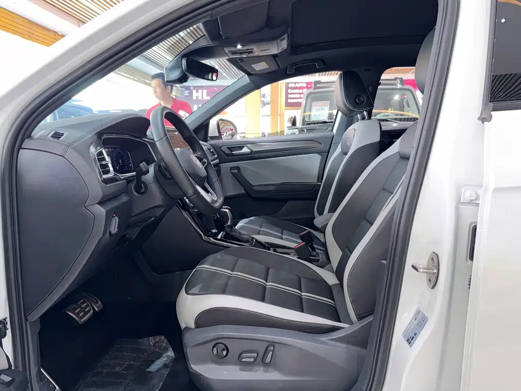 Volkswagen T-Roc — миниатюра 10