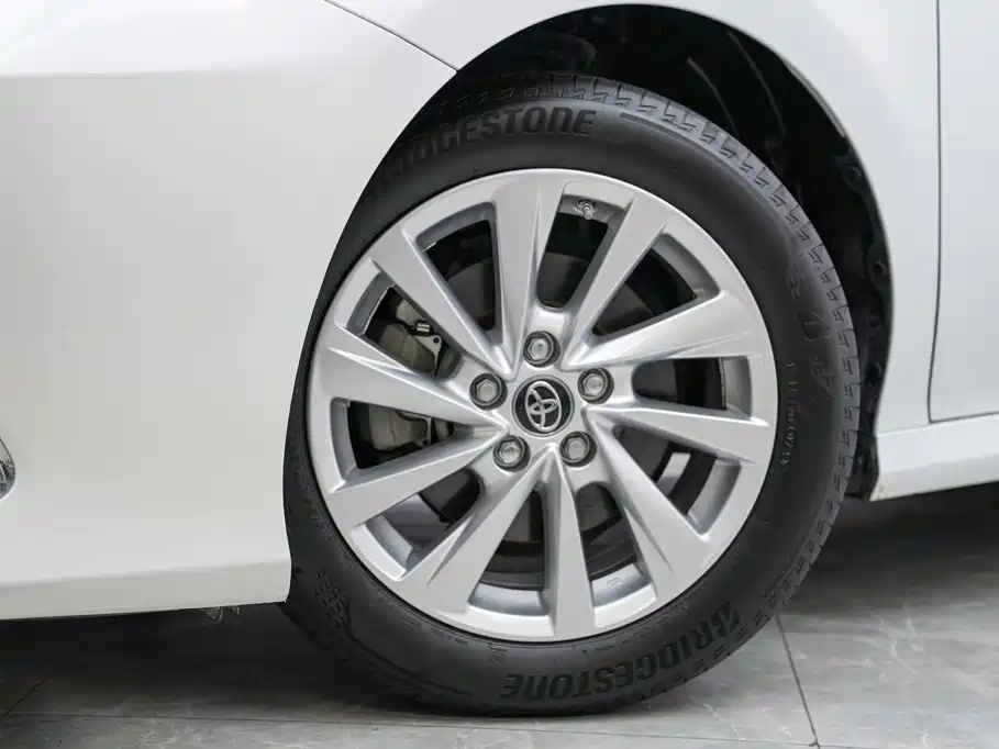Toyota Camry — миниатюра 3