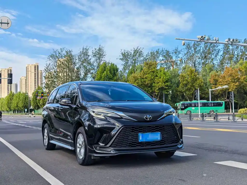 Toyota Granvia — миниатюра 4