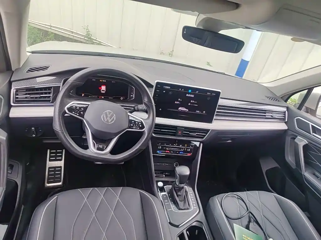 Volkswagen Tiguan L — миниатюра 14