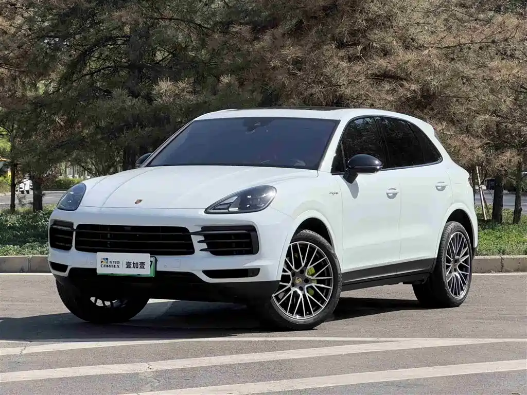Porsche Cayenne Hybrid 2023