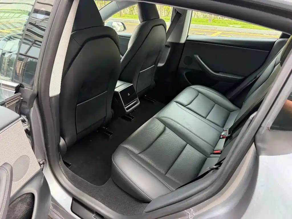 Tesla Model 3 — миниатюра 12