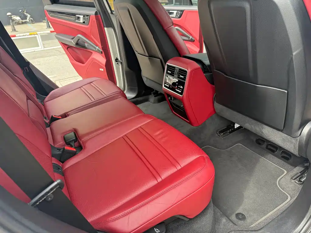 Porsche Cayenne — миниатюра 9