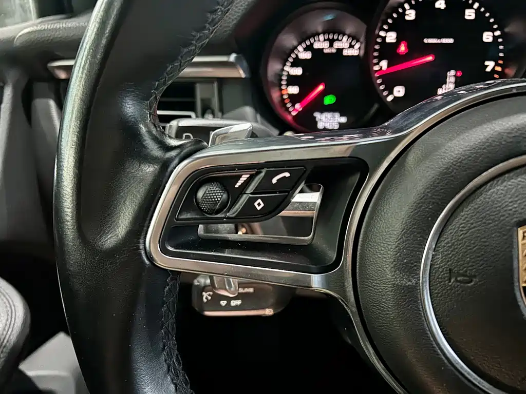 Porsche Macan — миниатюра 12