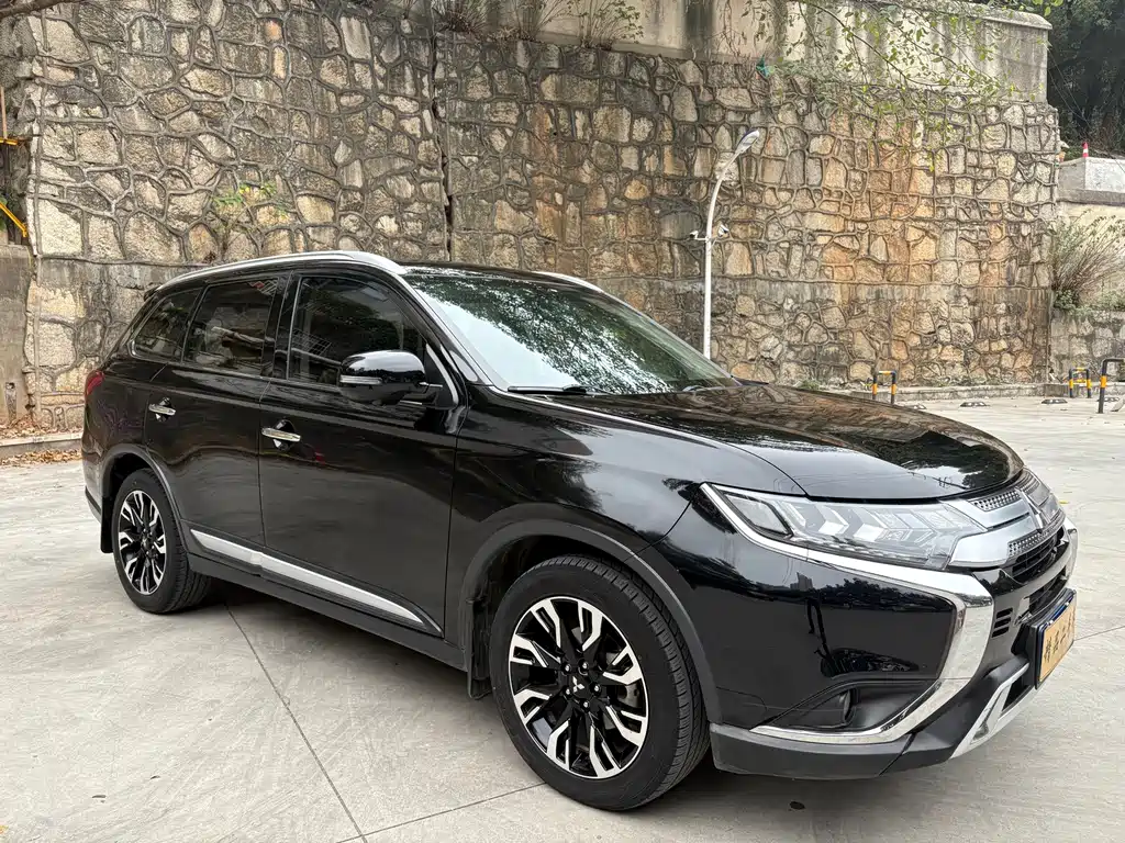 Mitsubishi Outlander — миниатюра 2