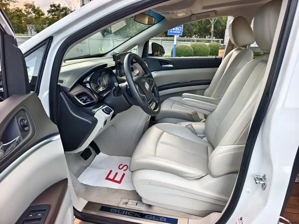 Buick GL8 — миниатюра 12