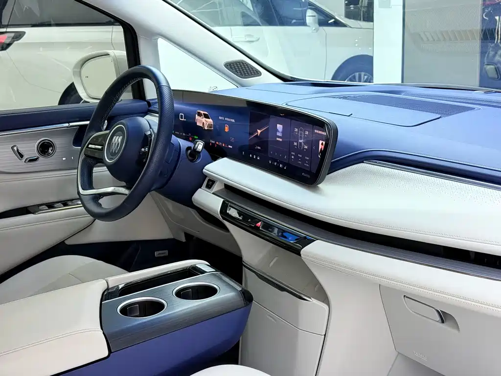 Buick GL8 Hybrid — миниатюра 6