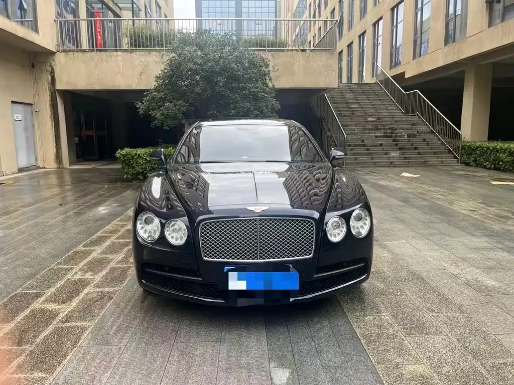 Bentley Flying Spur 4.0T V8 Standard Edition, фото 2
