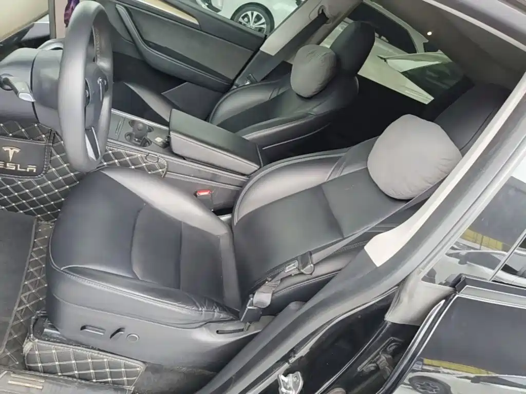 Tesla Model Y — миниатюра 15