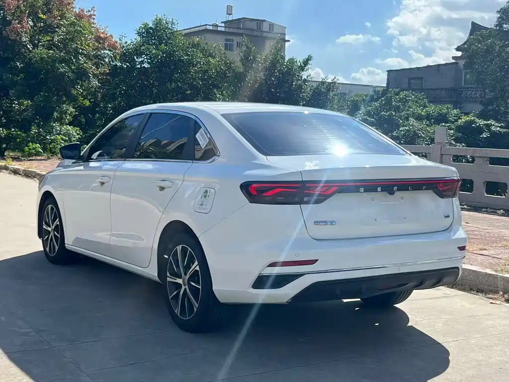 Geely Emgrand — миниатюра 7