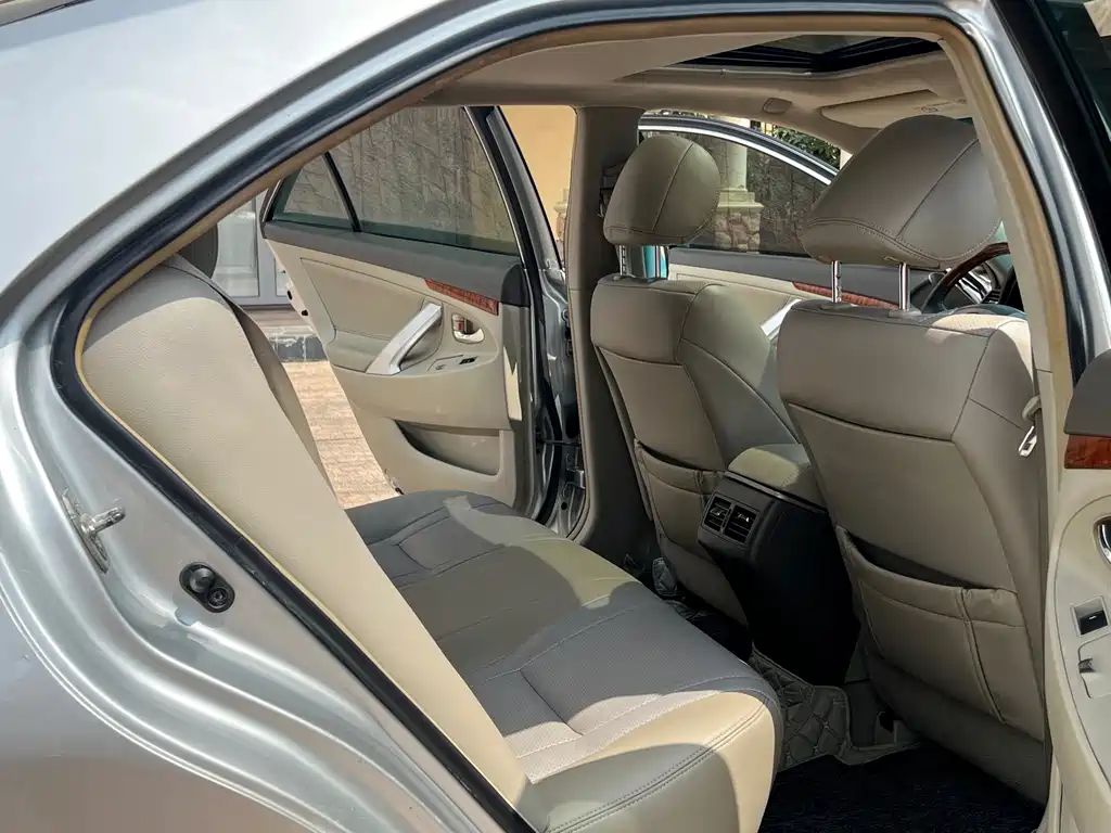 Toyota Camry — миниатюра 12