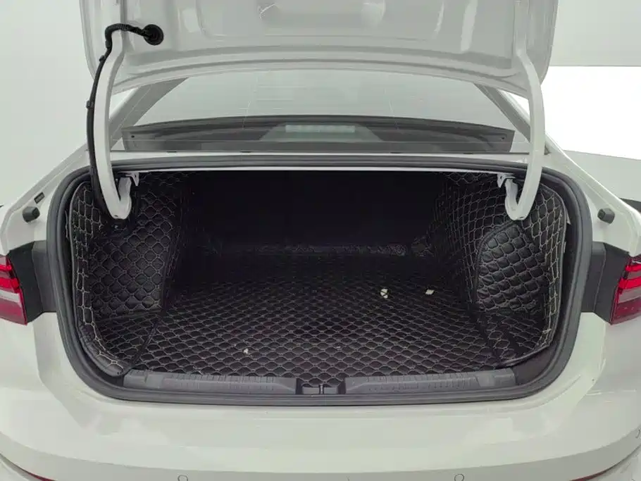 Volkswagen Lavida — миниатюра 4
