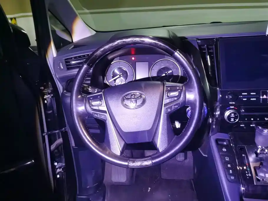 Toyota Vellfire — миниатюра 15