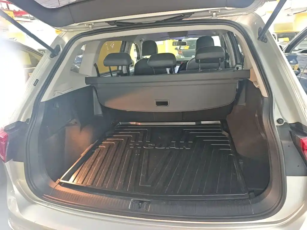 Volkswagen Tiguan L — миниатюра 19