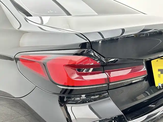 BMW 5 Series — миниатюра 19