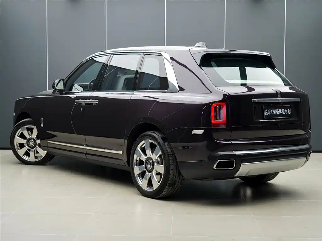 Rolls-Royce Cullinan 2018 мест