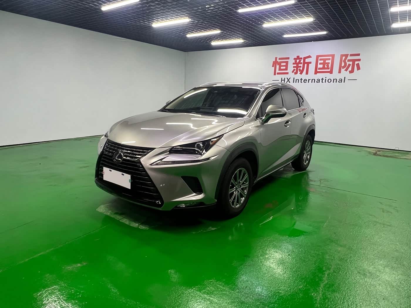 Lexus NX 2.0 л 2021 г. Серебристо-серый, пробег 43000 км