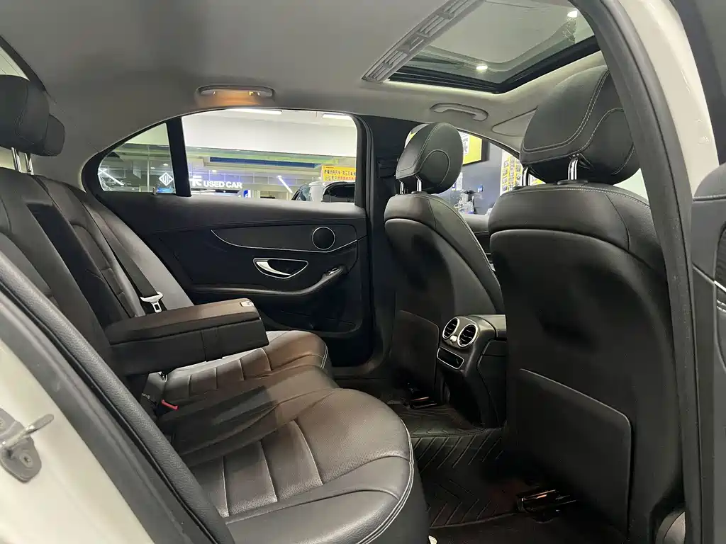 Mercedes-Benz C-Class — миниатюра 13
