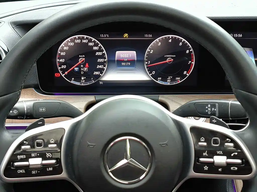 Mercedes-Benz E-Class — миниатюра 12