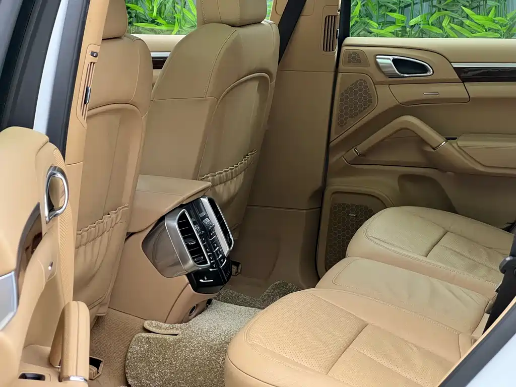 Porsche Cayenne — миниатюра 4