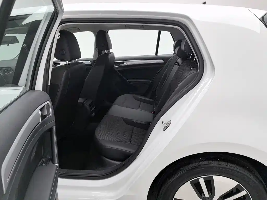 Volkswagen Golf EV — миниатюра 15