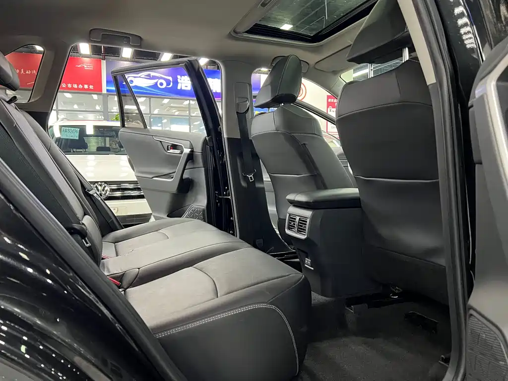 Toyota RAV4 2021 2.0L CVT PLUS