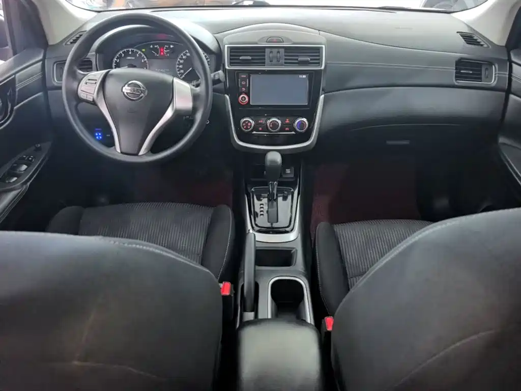 Nissan Tiida — миниатюра 10
