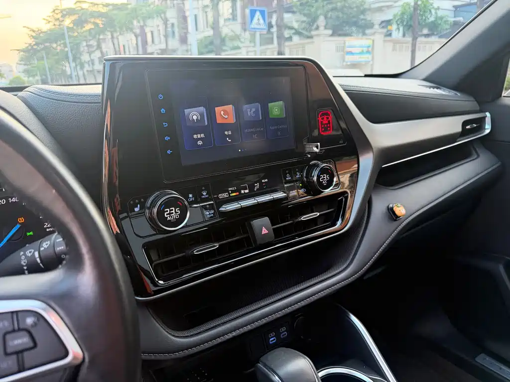 Toyota Crown Kluger — миниатюра 7