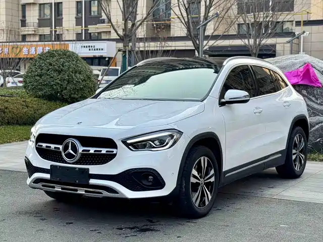 MERCEDES-BENZ GLA