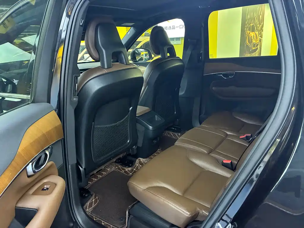 Volvo XC90 — миниатюра 9