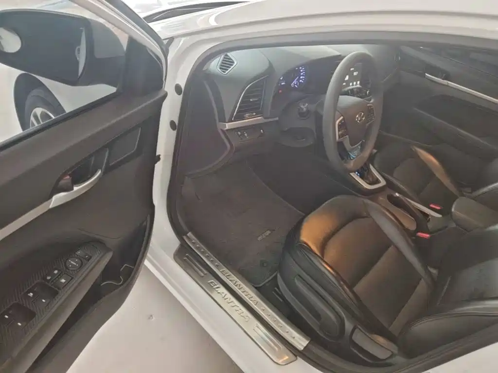 Hyundai Elantra — миниатюра 16