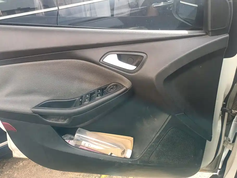 Ford Focus — миниатюра 7