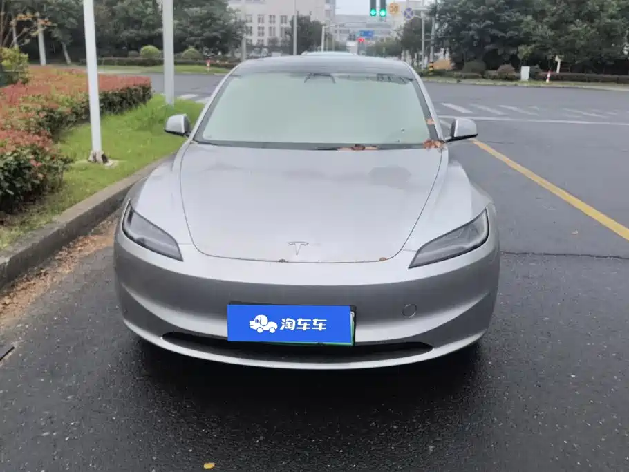 Tesla Model 3 — миниатюра 2