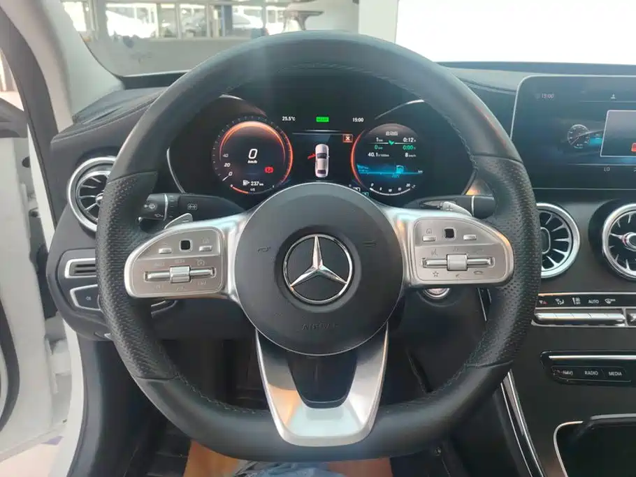 Mercedes-Benz C-Class — миниатюра 15