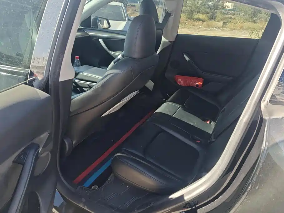 Tesla Model Y — миниатюра 11