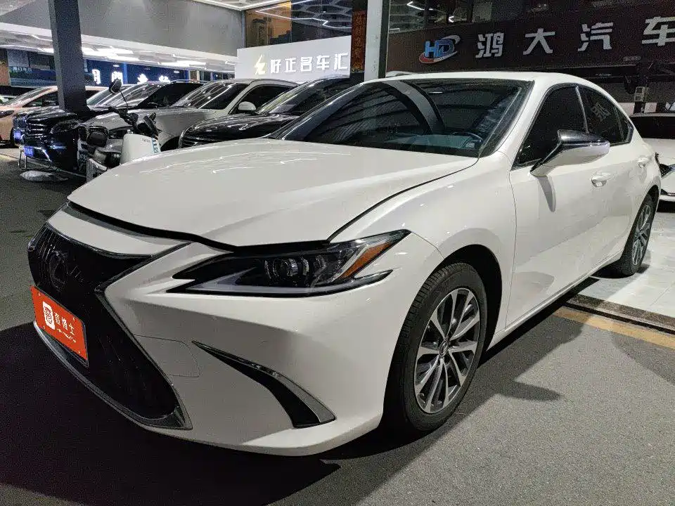 Lexus ES 2024