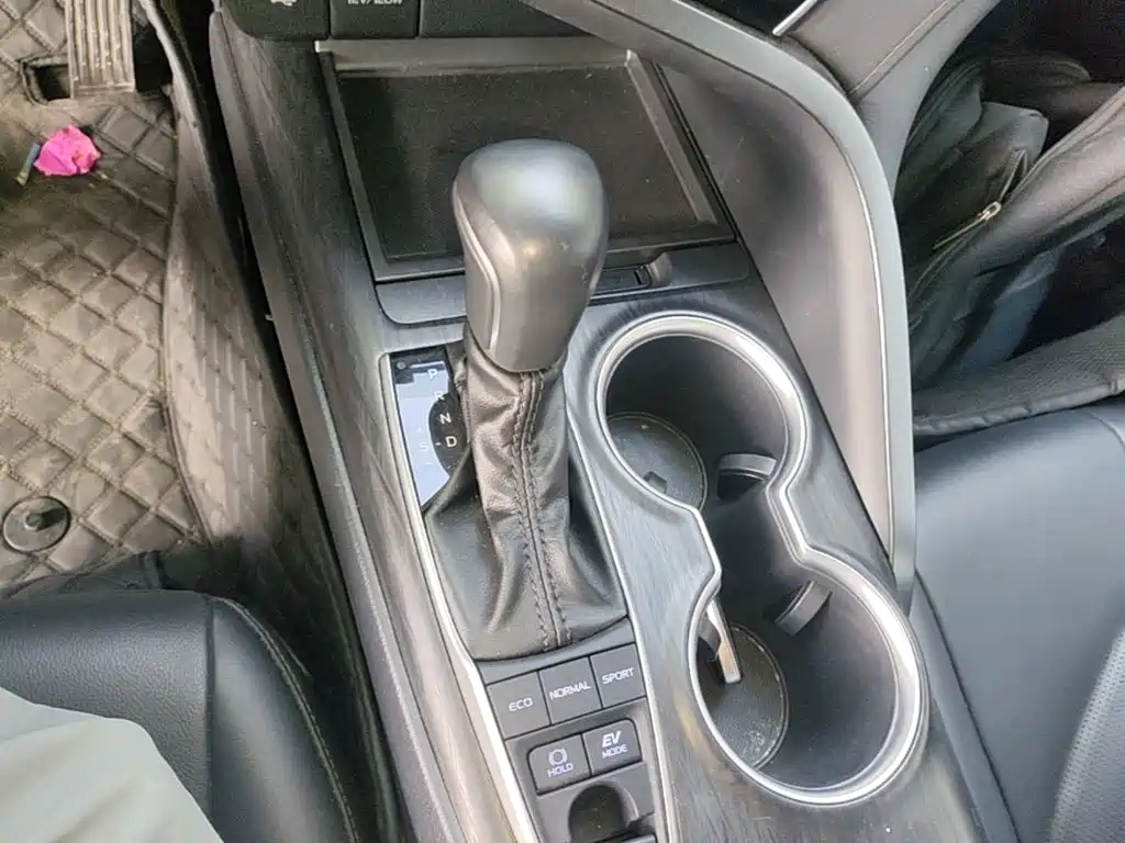 Toyota Camry — миниатюра 14