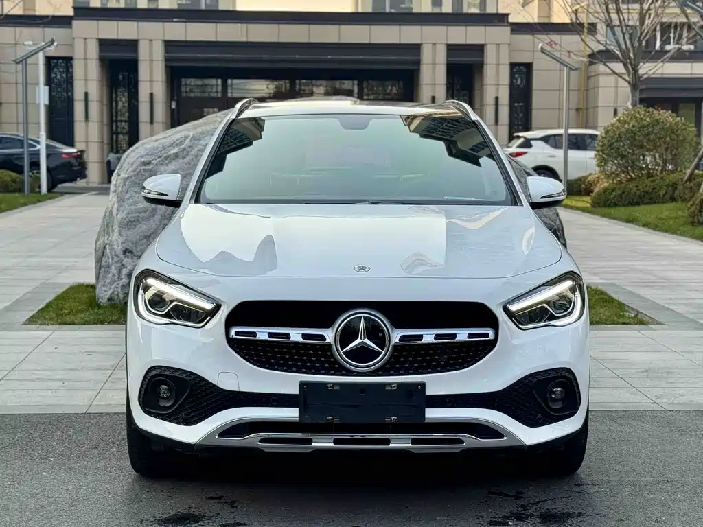 MERCEDES-BENZ GLA