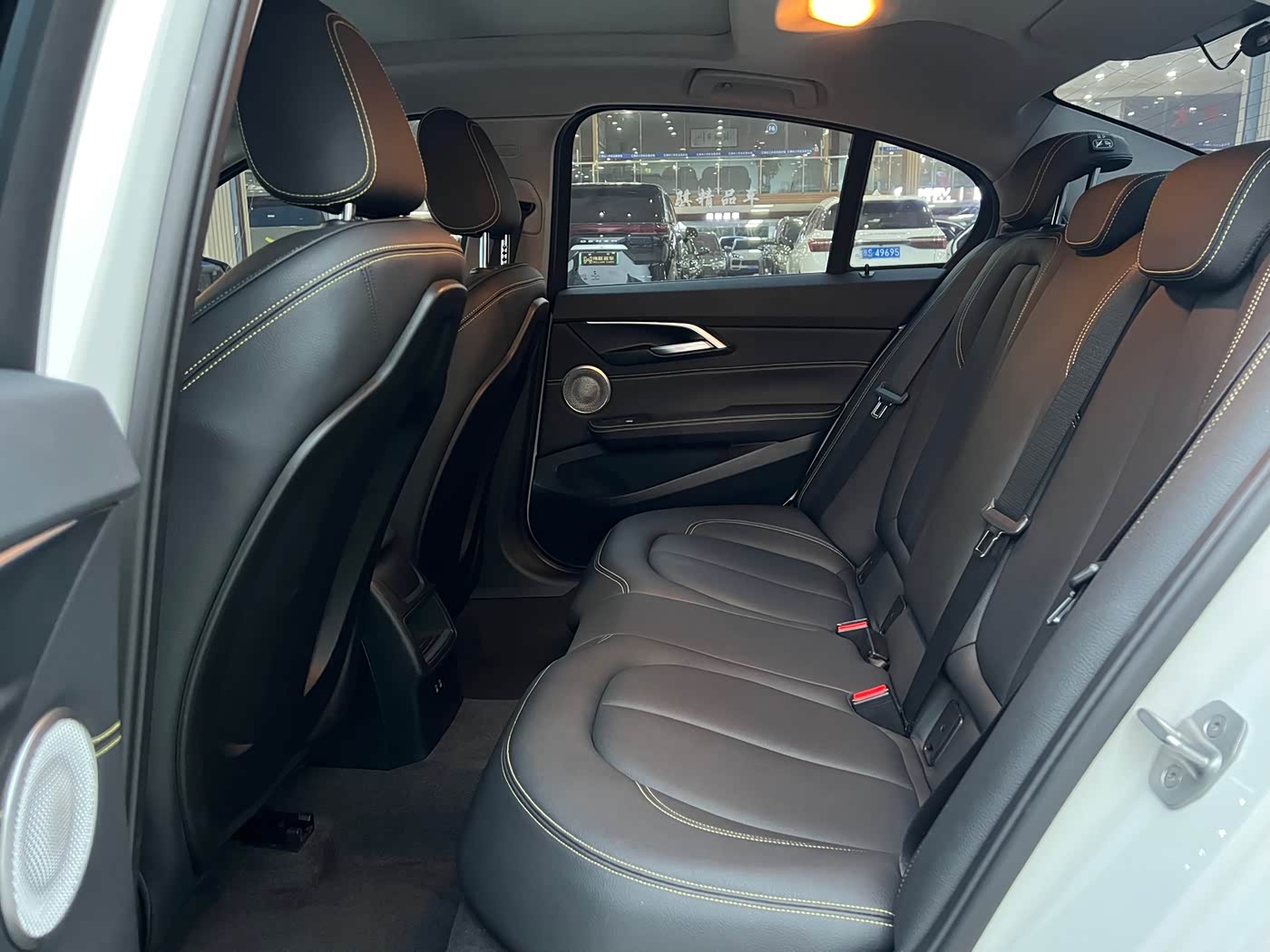 BMW 1 Series 1.5 л 2023 г. Белый, пробег 27000 км