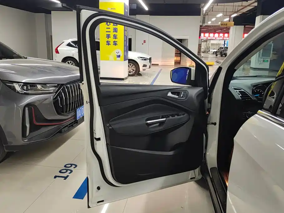 Ford Kuga — миниатюра 7
