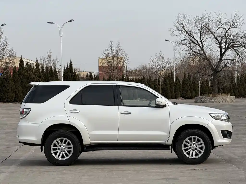 TOYOTA FORTUNER