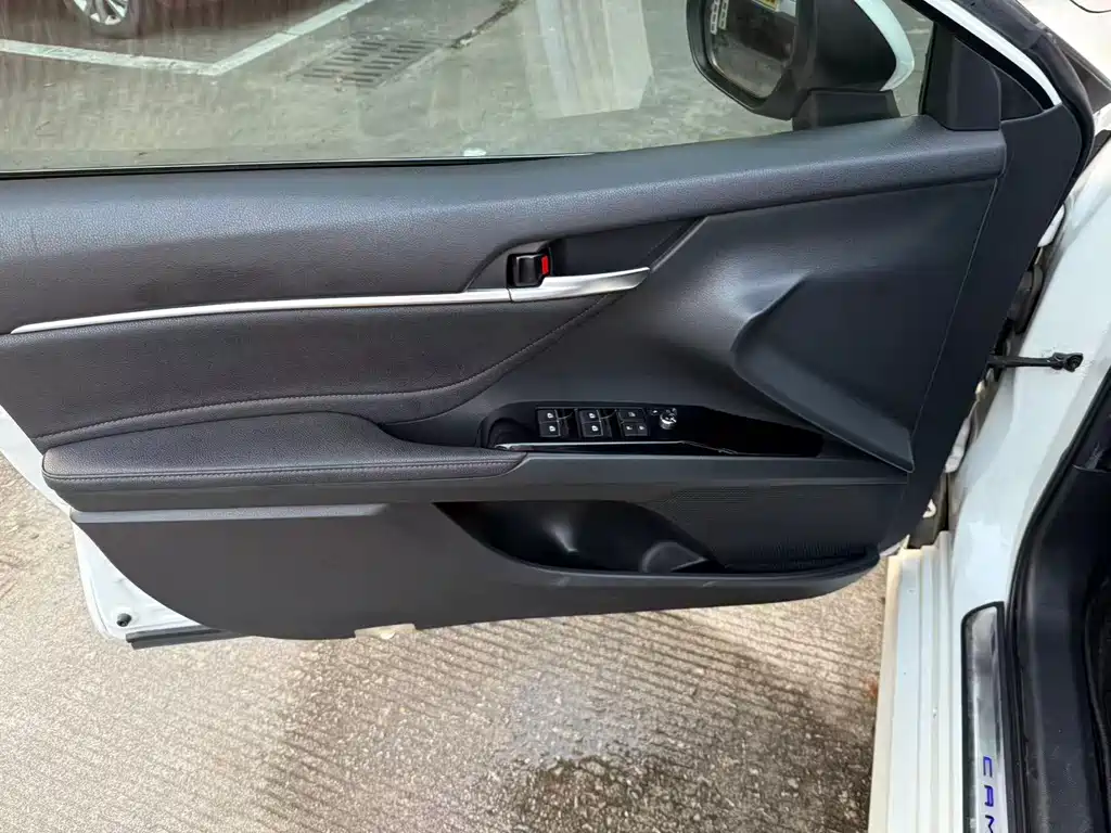 Toyota Camry — миниатюра 12