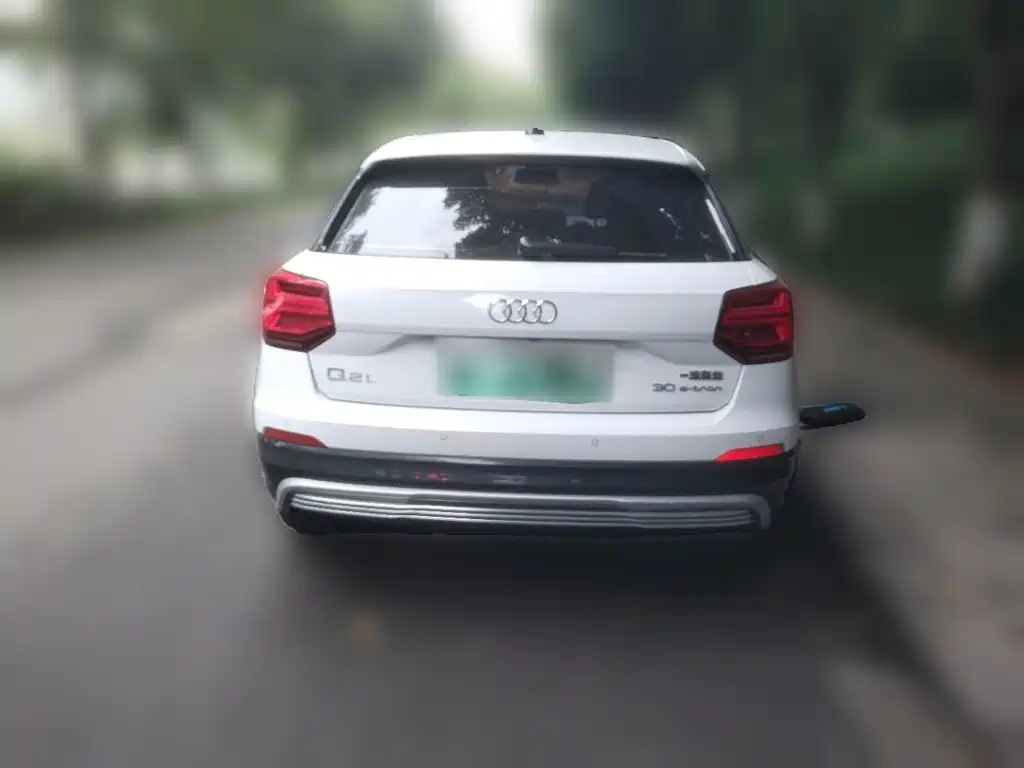 Audi Q2L e-tron — миниатюра 5
