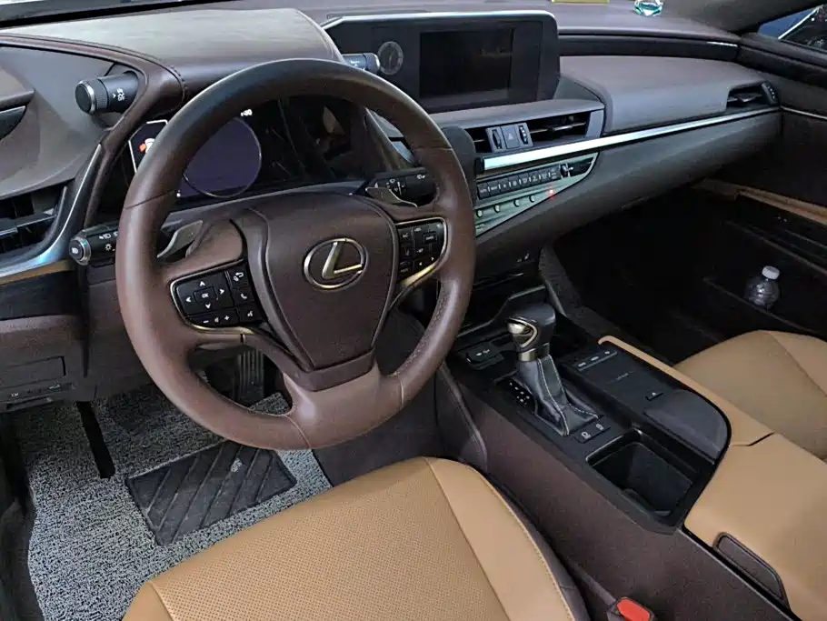 Lexus ES — миниатюра 12