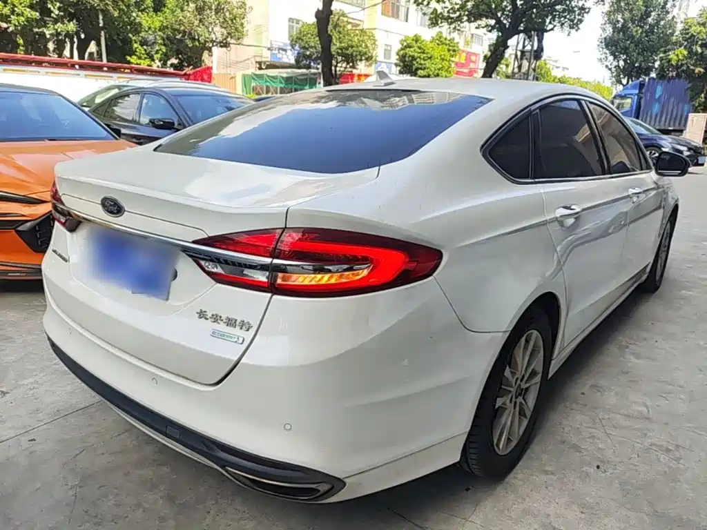 Ford Mondeo — миниатюра 7